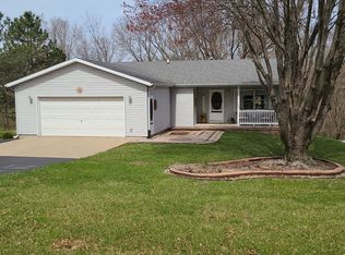 24194 Hillcrest Dr, Sterling, IL 61081