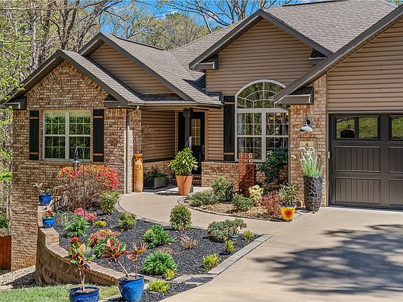 4th image of 4 Lynher Ln