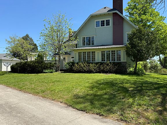 3rd image of 430 W Upton Ave