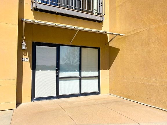 2nd image of 217 S Oak Pl