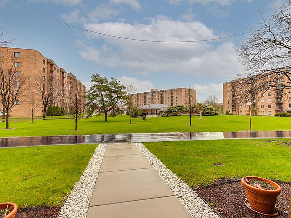 4th image of 1727 W Crystal Ln Unit 711