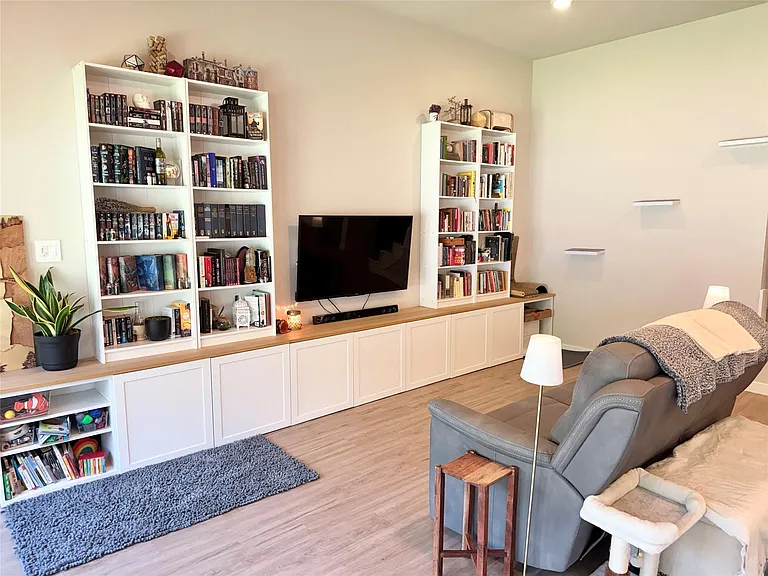 21759 Thicket Point Ln — Photo 9