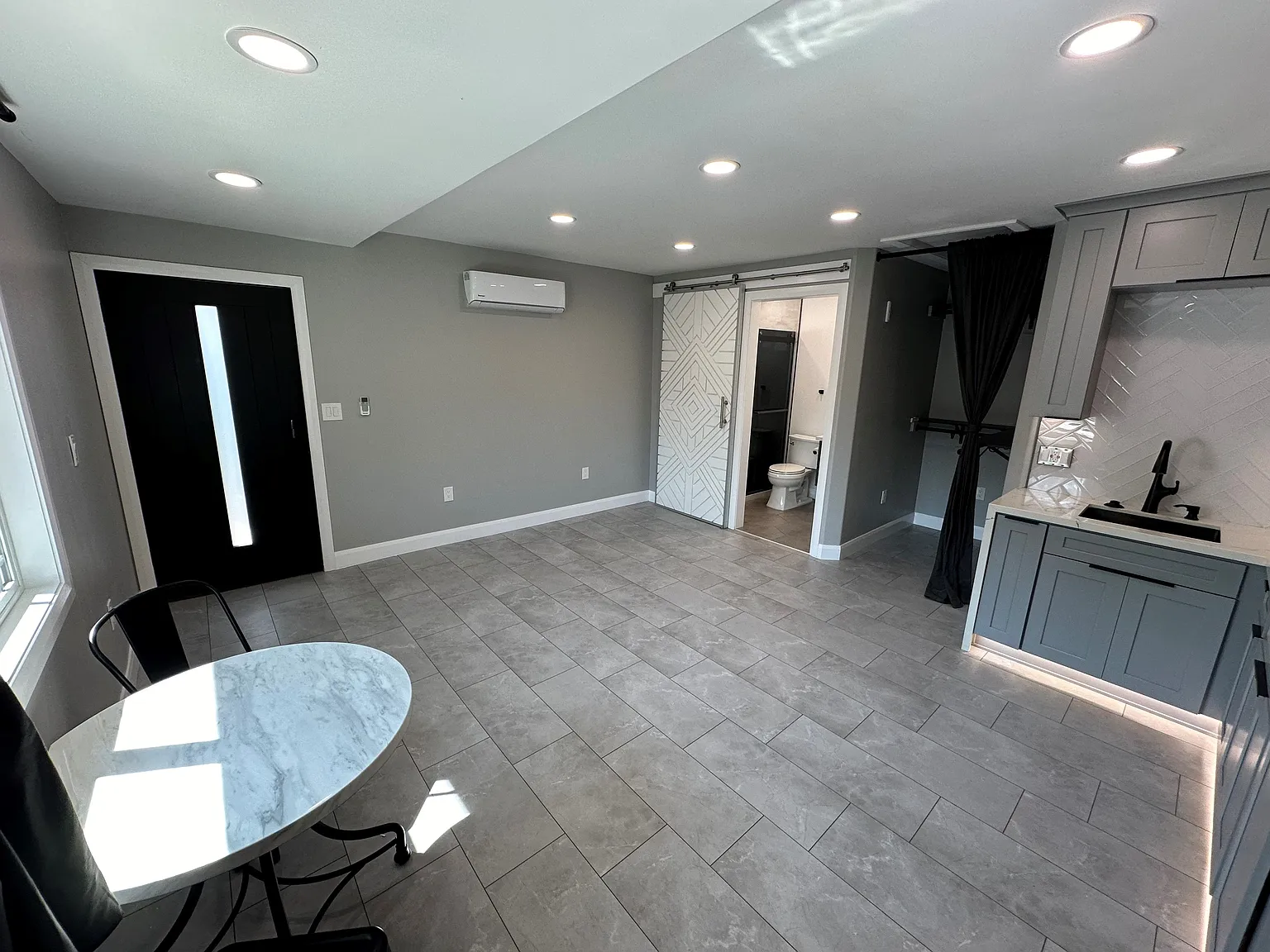 1 bed, 1.0 bath, 400 sqft, $2,000 — Photo 1