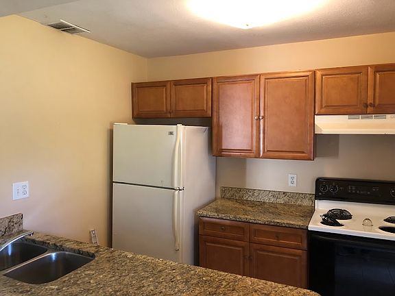 2nd image of 375 Dundee Dr
