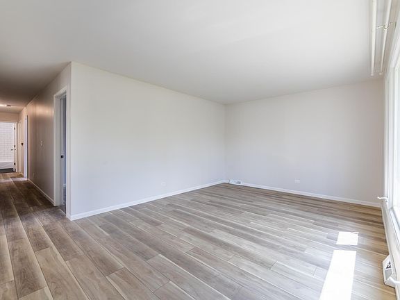 5th image of 4231 Belleaire Ln