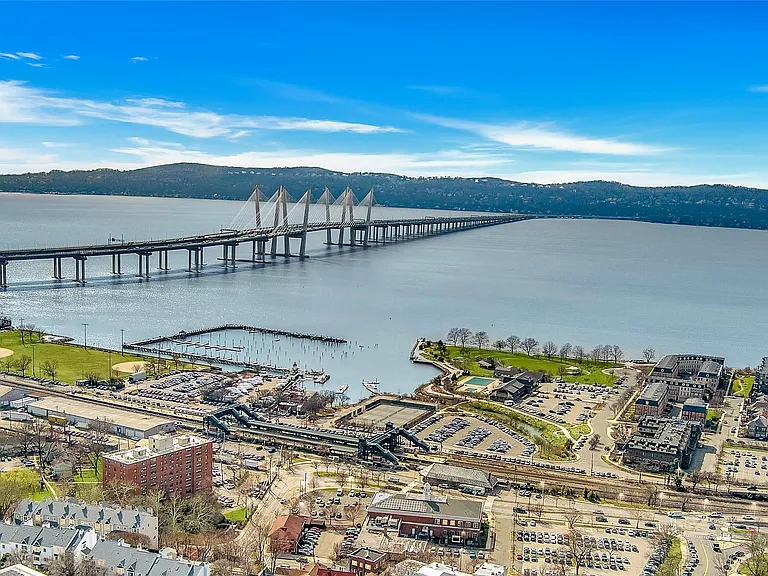 Waterfront: 19 Main Street is steps from Tarrytown's waterfront and the Metro-North 38-minute express train to Grand Central.