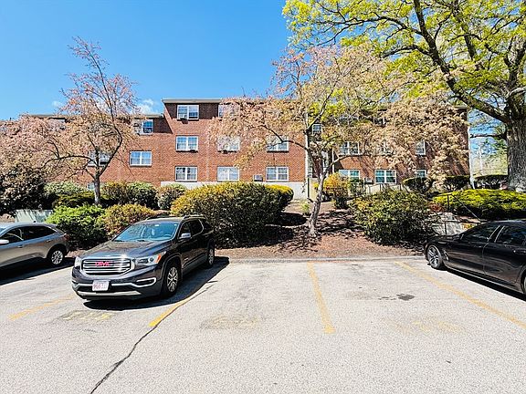 2nd image of 261 Boston Post Rd E APT 3