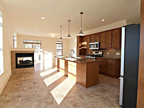 3rd image of 8B Inglewood Dr