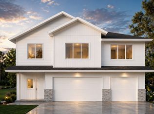 1015 61st Ave W, West Fargo, ND 58078
