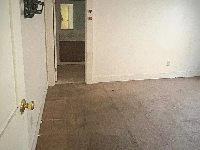 35 W Ferdinand St — Photo 6
