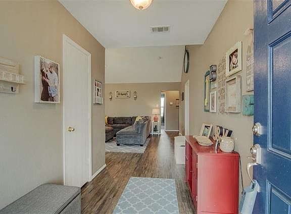 5th image of 325 Wooded Way