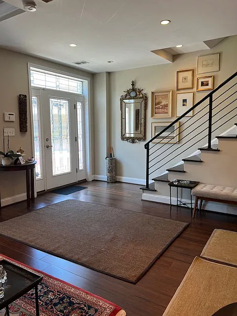 3 bed, 3.5 bath, 2000 sqft, $5,000 — Photo 2