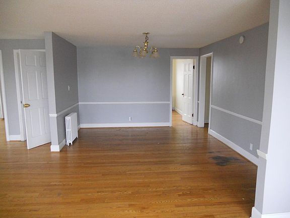 4th image of 852 Kenmore Ave