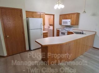 614 Golden Gate Ln, Winsted, MN 55395