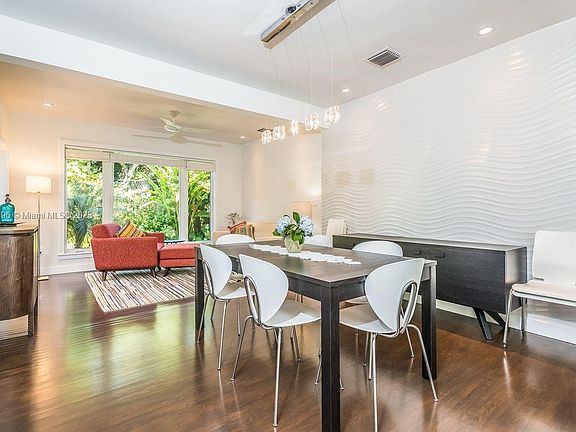 3rd image of 317 Fluvia Ave