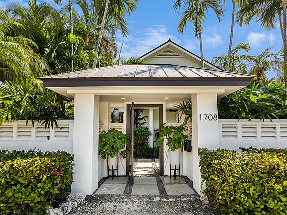 4th image of 1708 Laird St