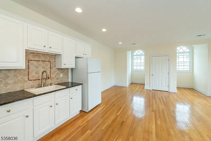 1 bed, 1.0 bath, $2,195 — Photo 4