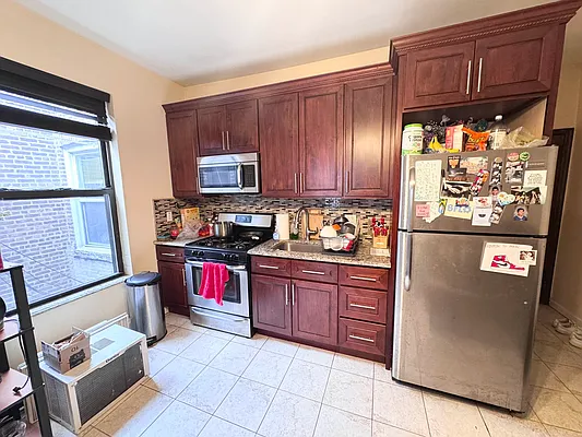 Rented by Amorelli Realty | media 1