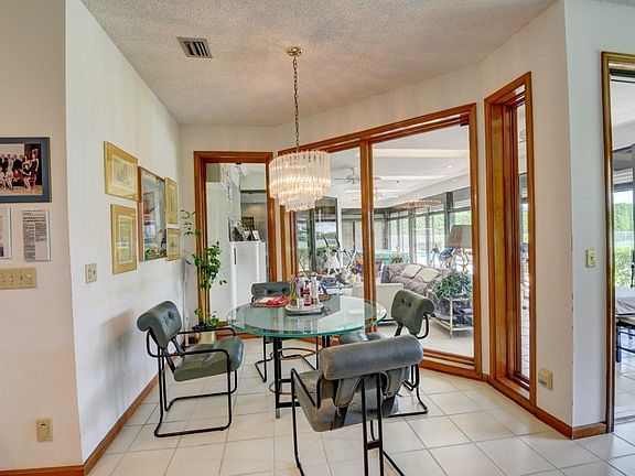 5th image of 885 Greensward Ln