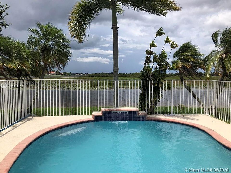 1st image of 1512 Presidio Dr