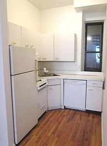 5th image of 247 E 62nd St APT 12