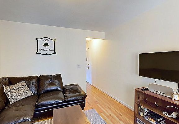 3rd image of 305 W 19th St APT 51