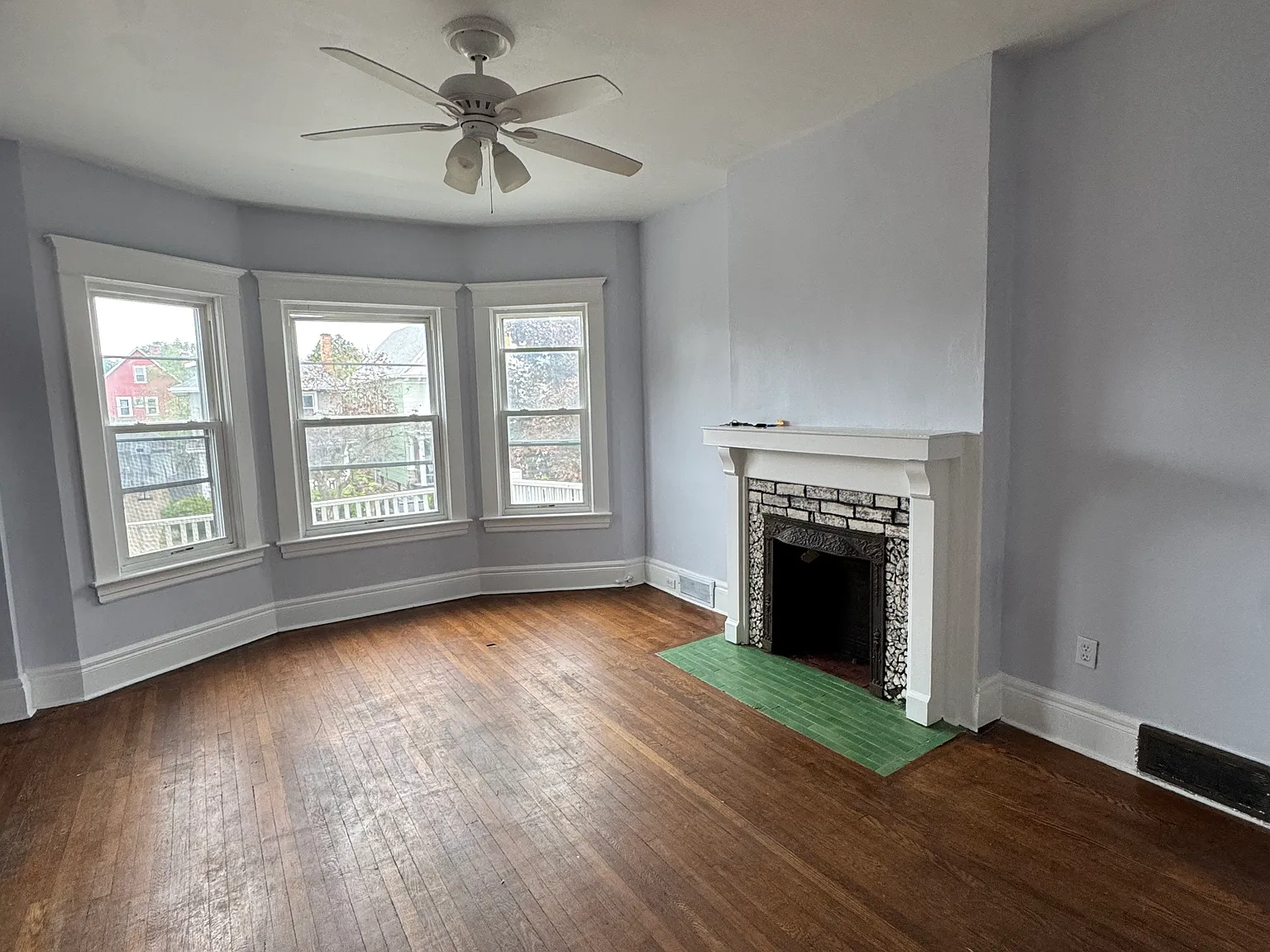 3 bed, 1000 sqft, $1,350 — Photo 2