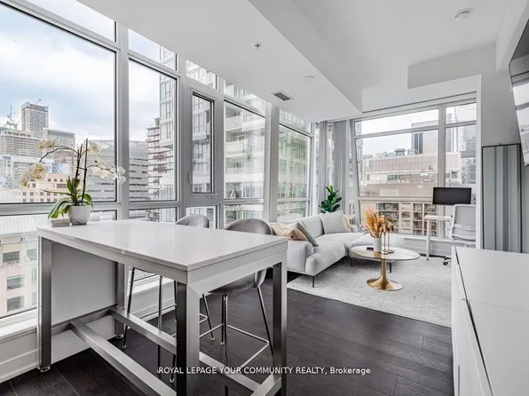 30 Nelson St #1602, Toronto, ON M5V 0H5