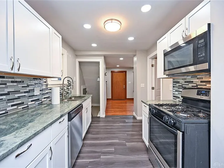 2368 Fauver Ave — Photo 15
