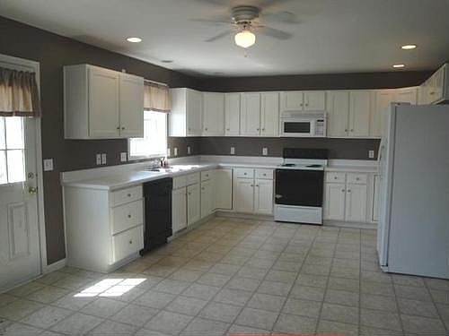 4th image of 108 S Sullivan Dr
