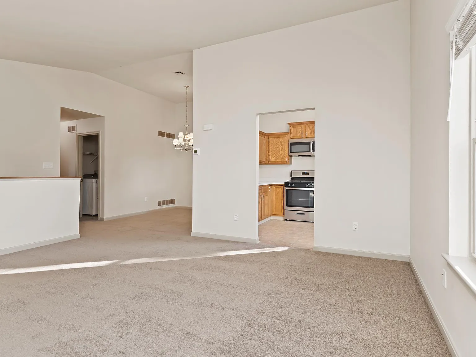 2 bed, 1250 sqft, $1,700 — Photo 4