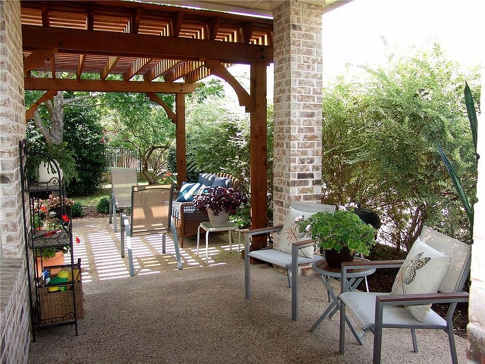 1st image of 702 Mustang Dr