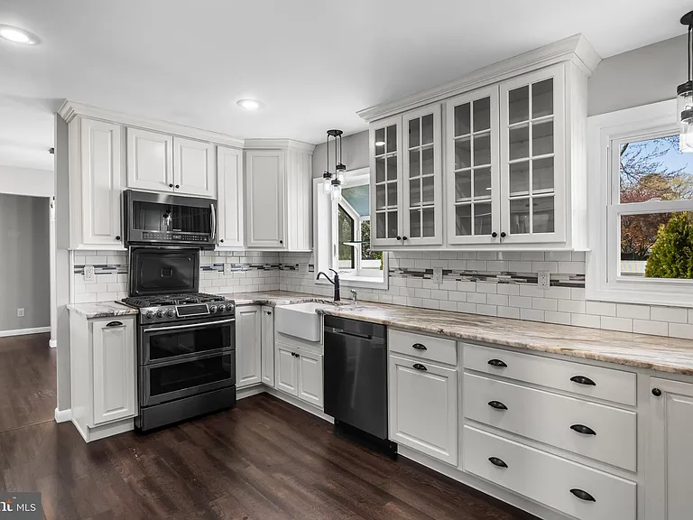 2211 New Albany Rd — Photo 6
