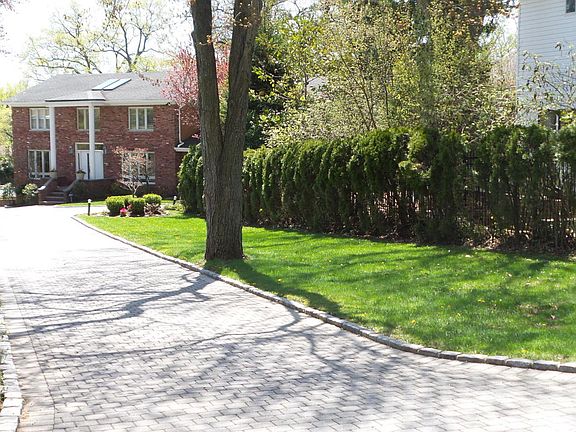 3rd image of 106 Saint James Pl