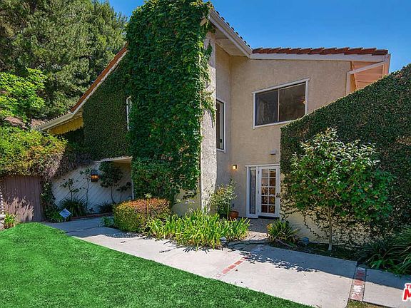 2nd image of 2562 Almaden Ct