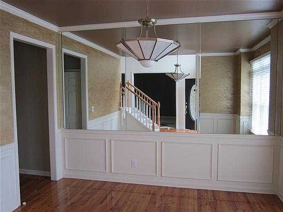 3rd image of 9250 Tuckerbrook Ln