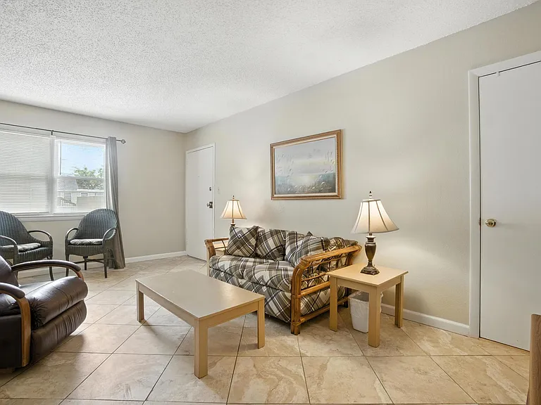 905 Leisure Sq #100 — Photo 3