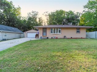 1320 E 35th Ct, Des Moines, IA 50317