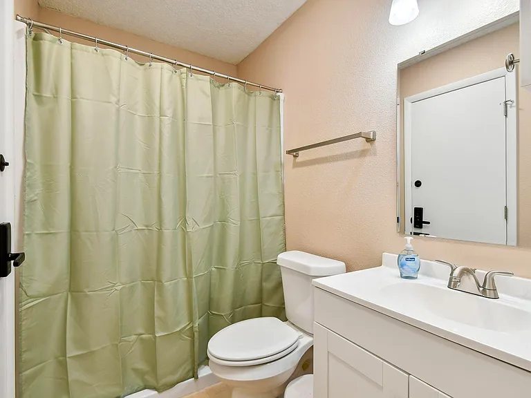 Updated guest bathroom with tub/shower