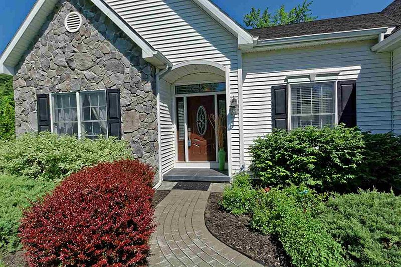 2nd image of 9 N POINTE Drive