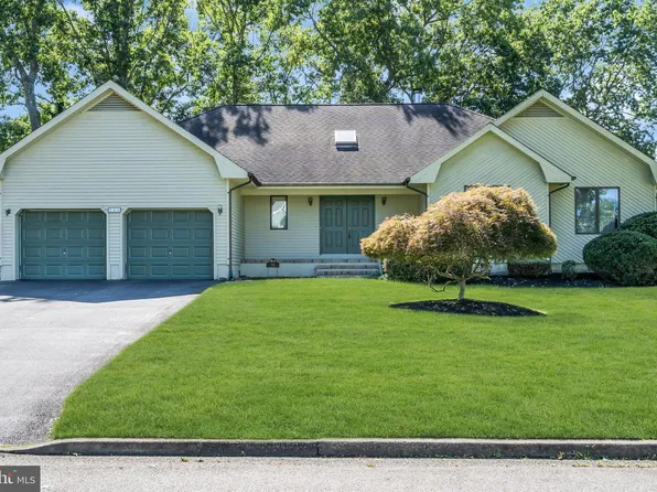 701 Tufts Ct, Lanoka Harbor, NJ 08734