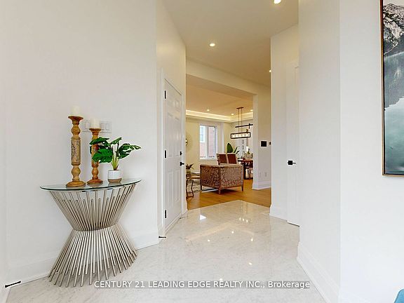 4th image of 10 Stamford Sq S