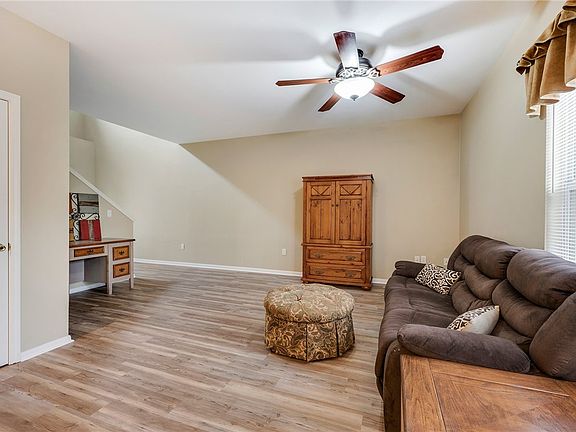 4th image of 1303 Canyon Creek Cir