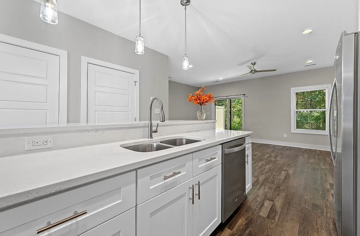 3 bed, 2.5 bath, 1490 sqft, $1,750 — Photo 3