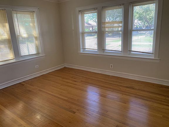 5th image of 8401-8403 S Essex Ave