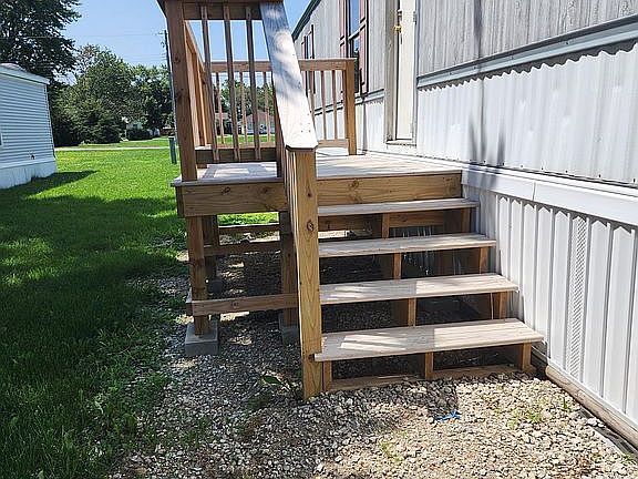 2nd image of 12 Weavers Ct #12