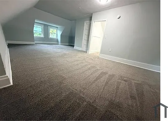 1052 Blackadore St — Photo 14