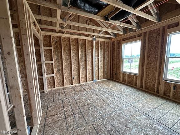 5th image of 387 Jonagold Dr NE