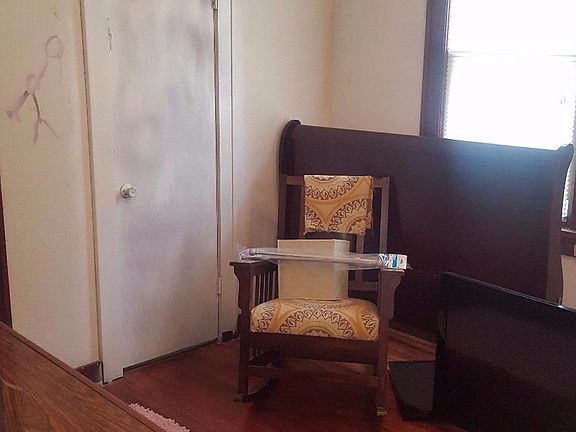 3rd image of 421 S Lynn Ave
