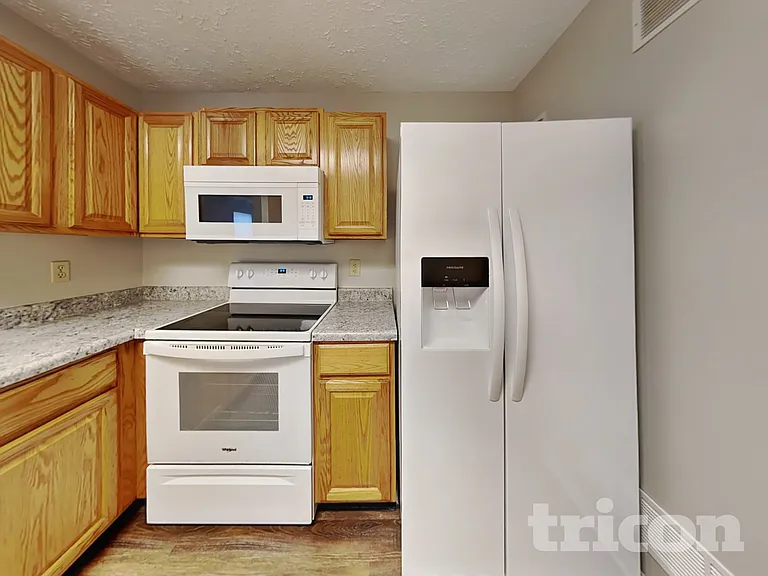 4468 Connaught East Dr — Photo 4